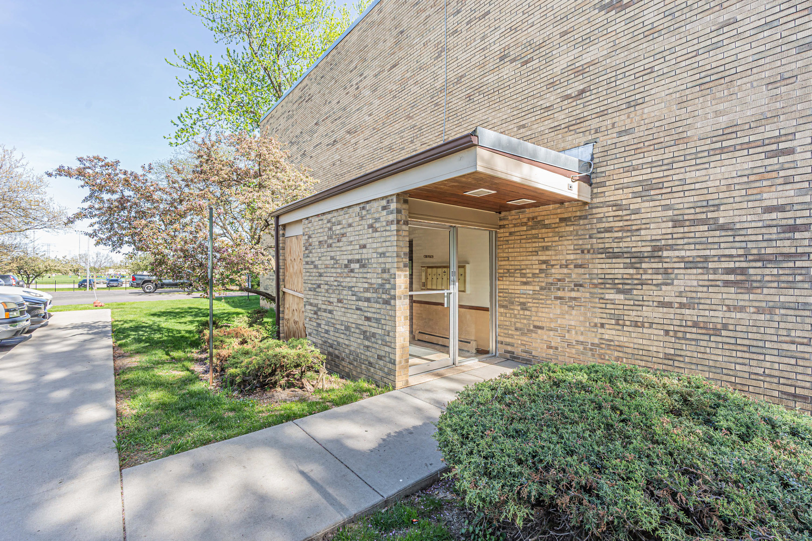 700 W Dempster Street #G1, Mount Prospect, IL 60056