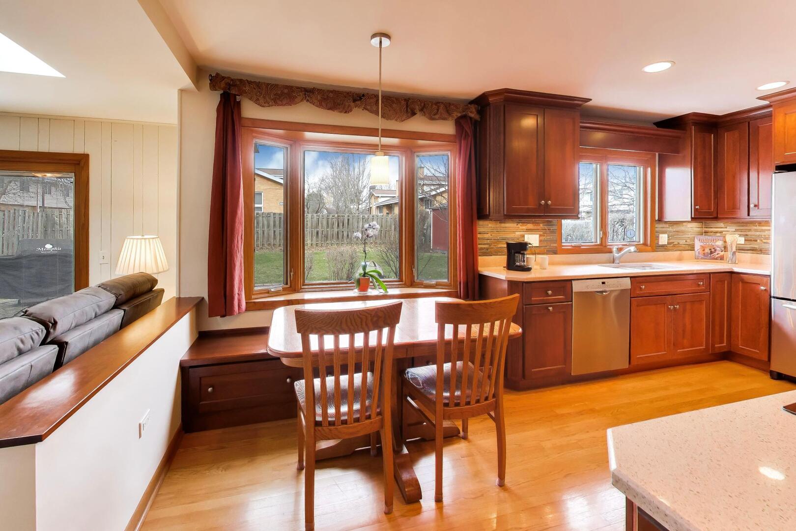 1606 N Pine Avenue, Arlington Heights, IL 60004