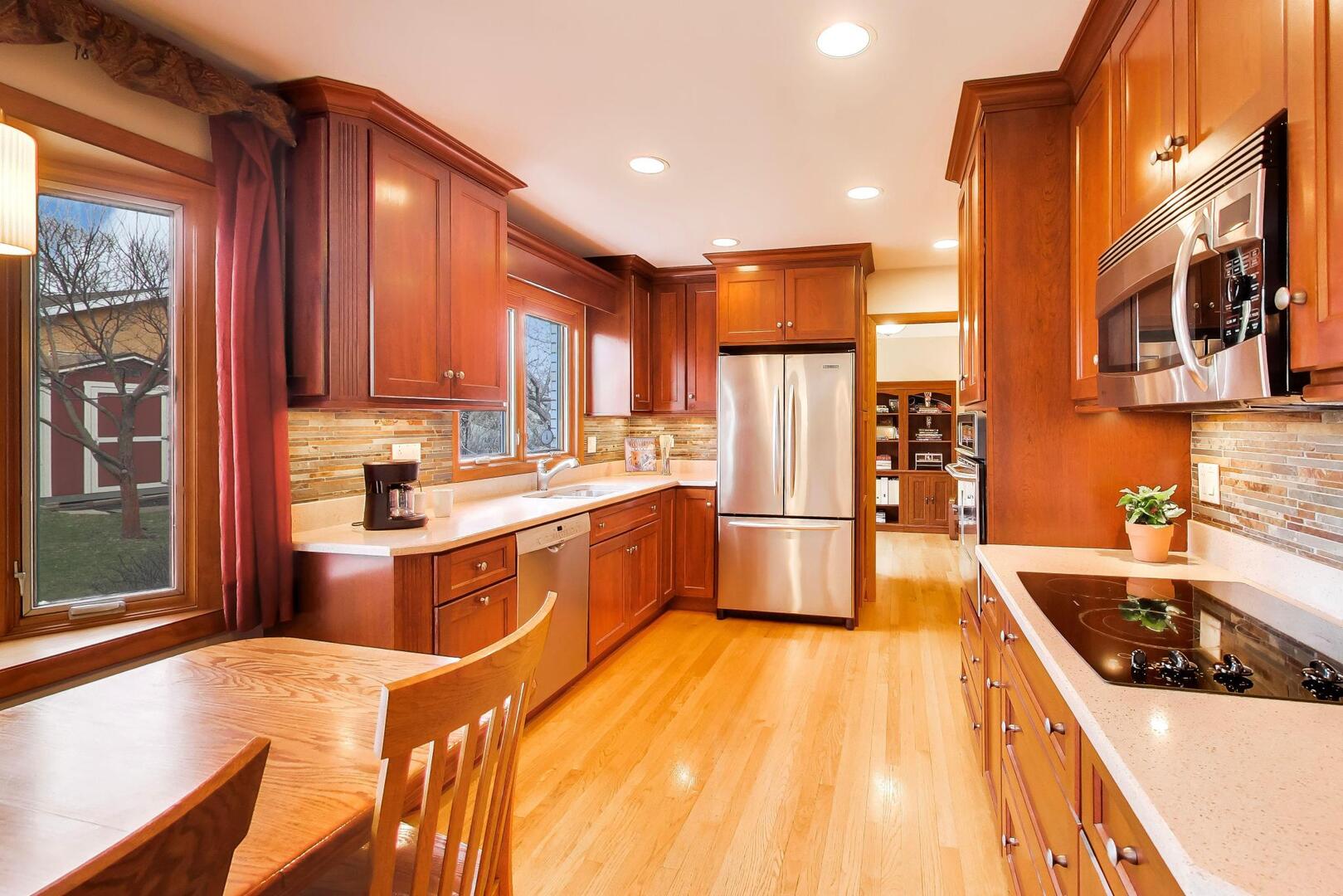 1606 N Pine Avenue, Arlington Heights, IL 60004