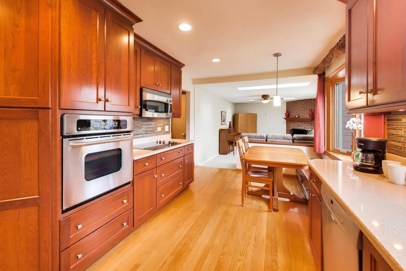 1606 N Pine Avenue, Arlington Heights, IL 60004