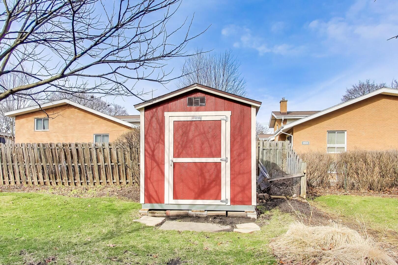 1606 N Pine Avenue, Arlington Heights, IL 60004