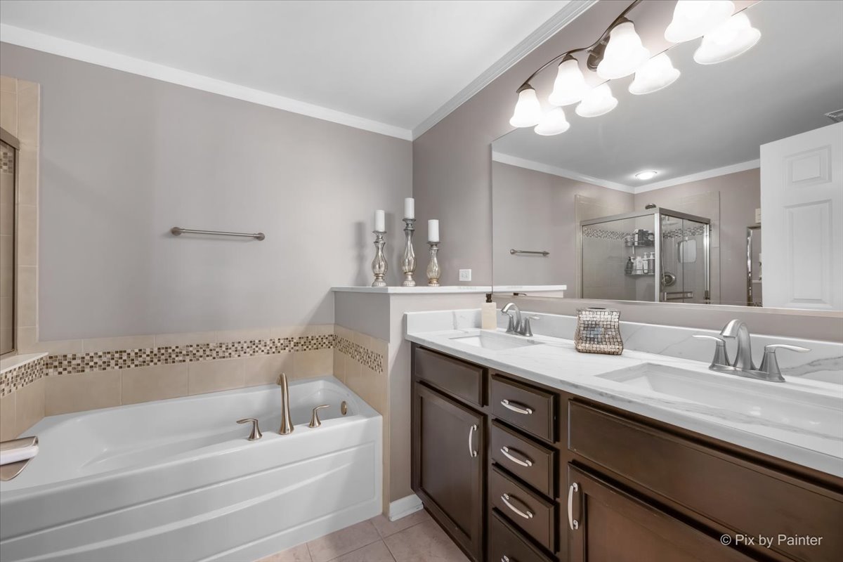 272 Bennett Drive, Carol Stream, IL 60188