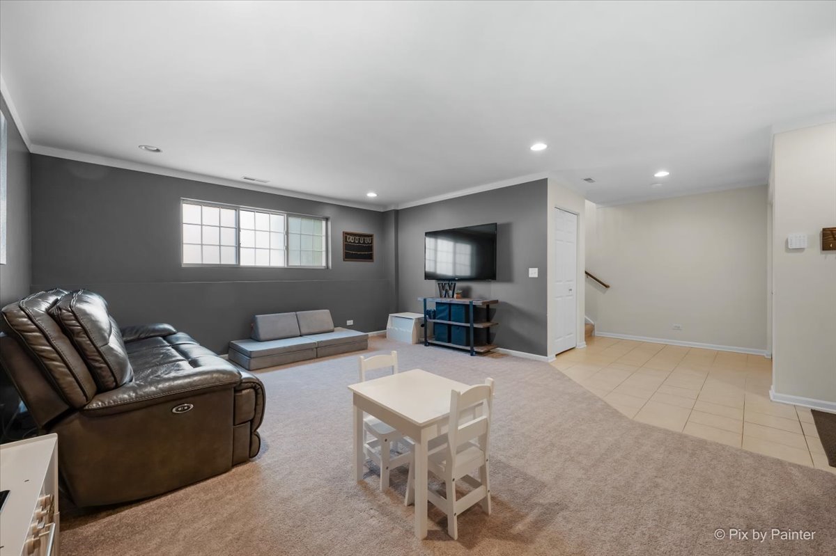 272 Bennett Drive, Carol Stream, IL 60188