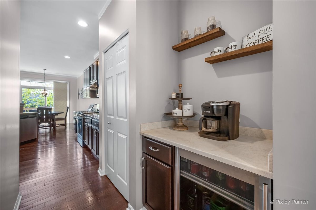 272 Bennett Drive, Carol Stream, IL 60188