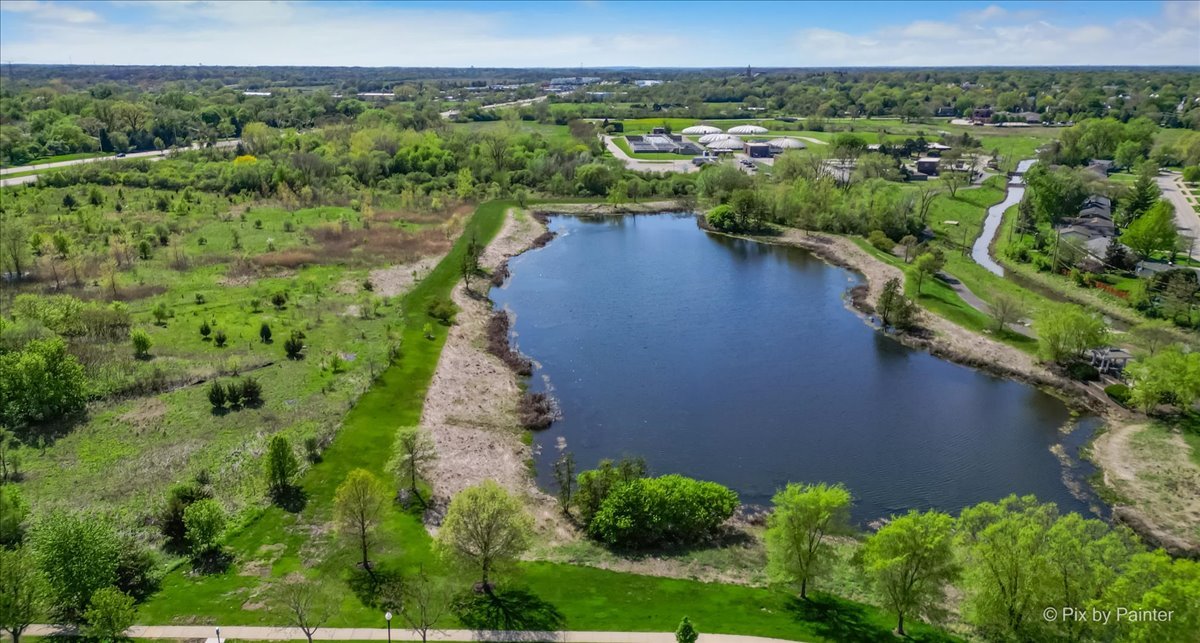 272 Bennett Drive, Carol Stream, IL 60188