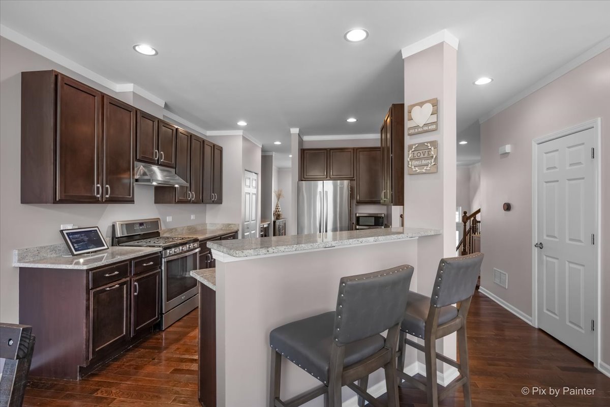 272 Bennett Drive, Carol Stream, IL 60188