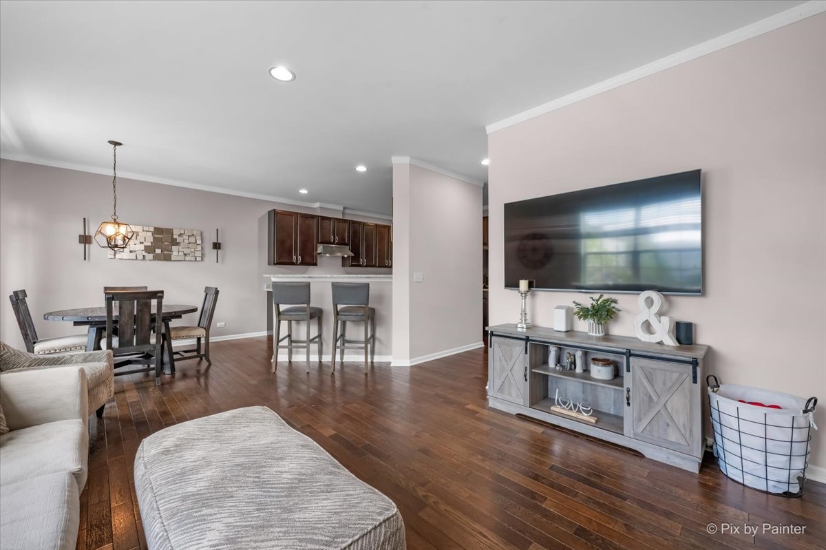 272 Bennett Drive, Carol Stream, IL 60188