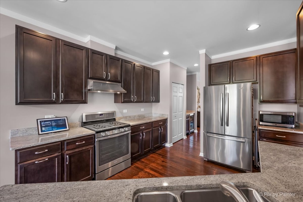 272 Bennett Drive, Carol Stream, IL 60188