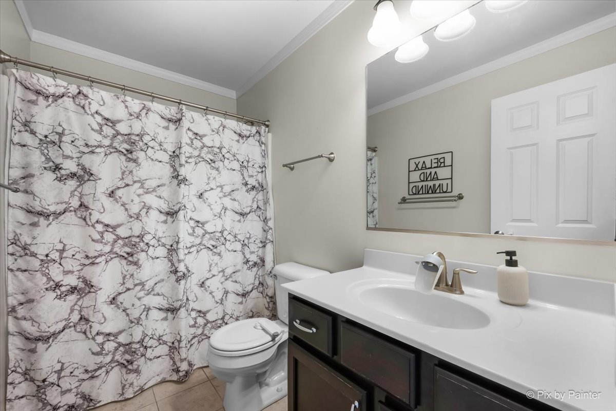 272 Bennett Drive, Carol Stream, IL 60188