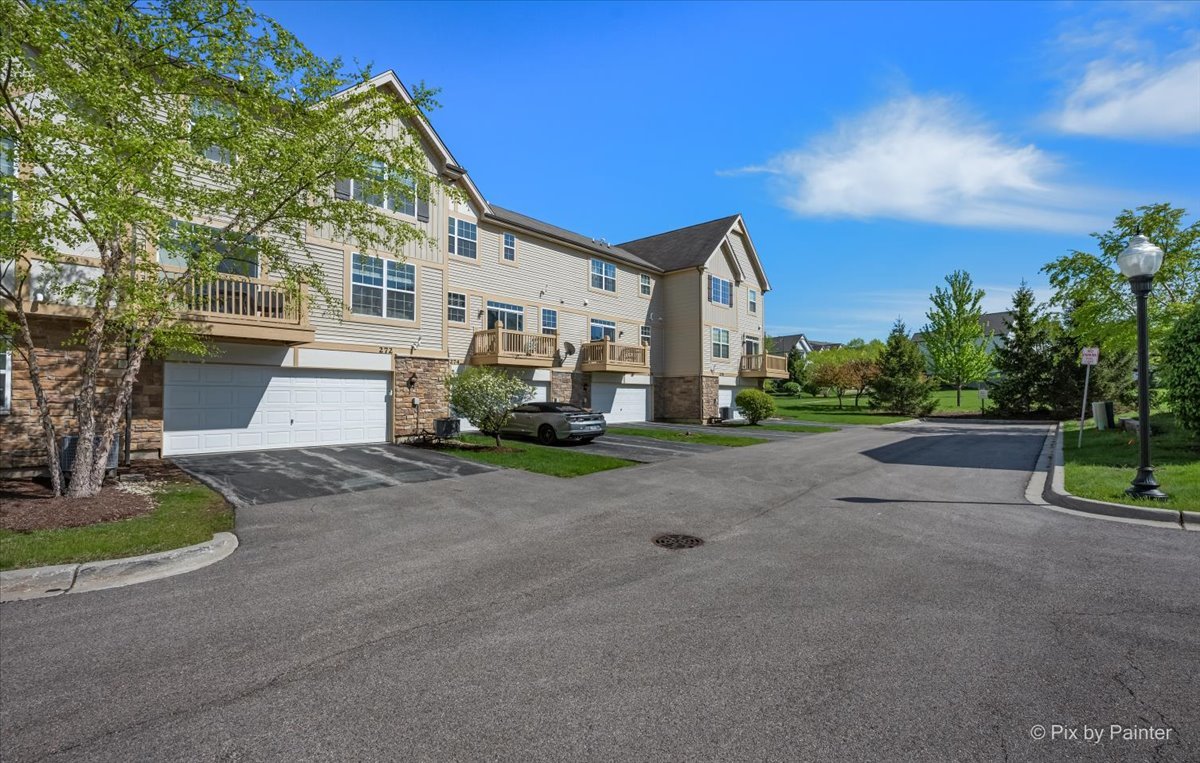 272 Bennett Drive, Carol Stream, IL 60188