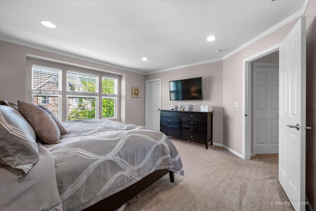 272 Bennett Drive, Carol Stream, IL 60188