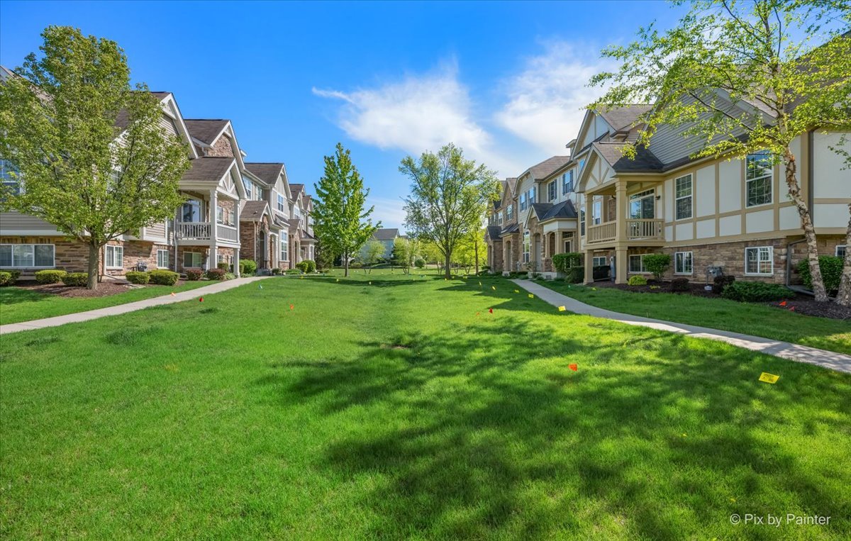 272 Bennett Drive, Carol Stream, IL 60188