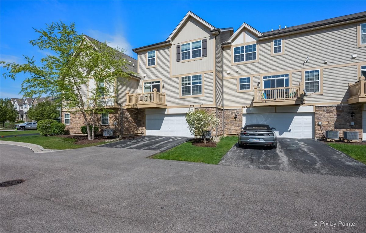 272 Bennett Drive, Carol Stream, IL 60188