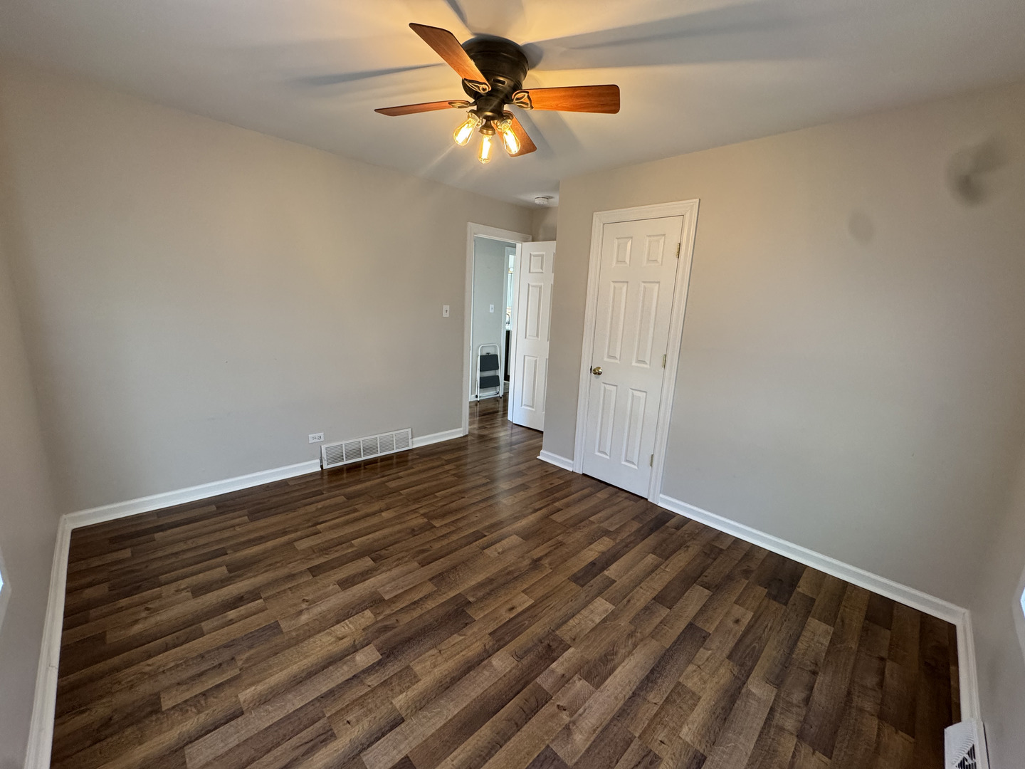 20 S Iowa Avenue, Addison, IL 60101