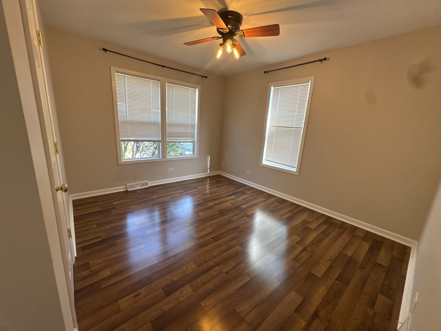 20 S Iowa Avenue, Addison, IL 60101