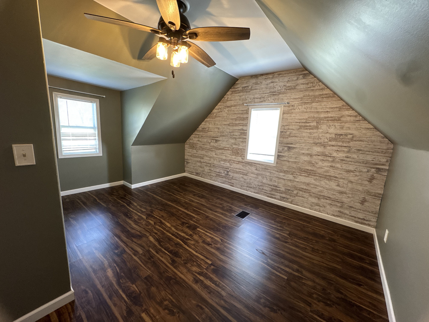 20 S Iowa Avenue, Addison, IL 60101