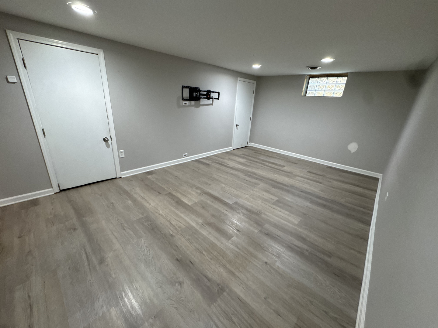 20 S Iowa Avenue, Addison, IL 60101