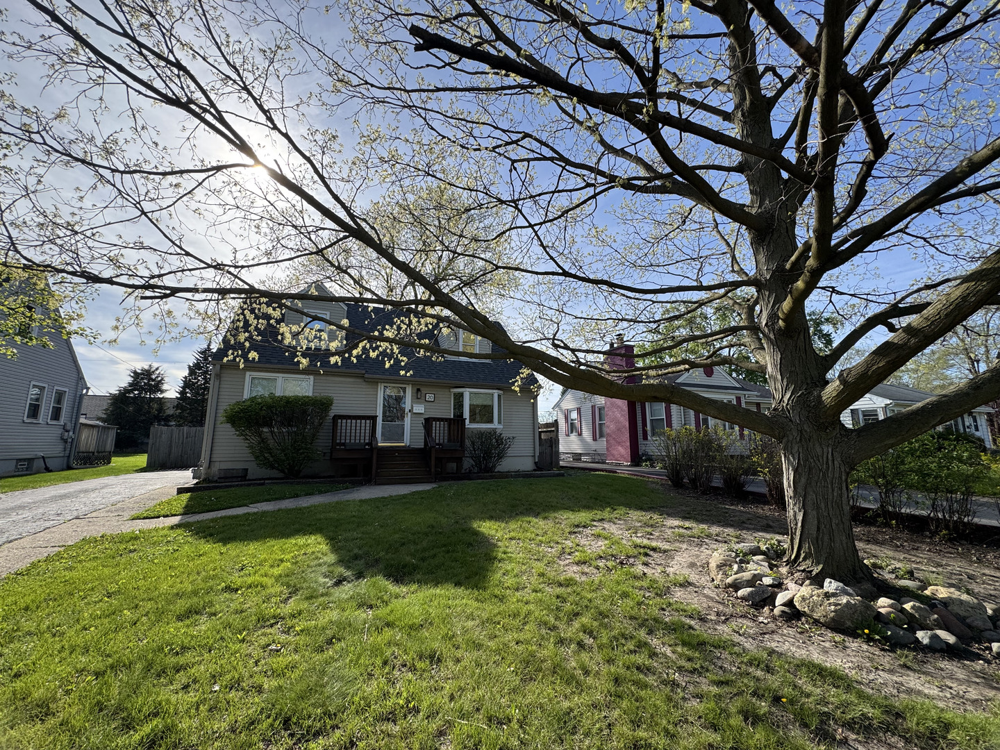 20 S Iowa Avenue, Addison, IL 60101