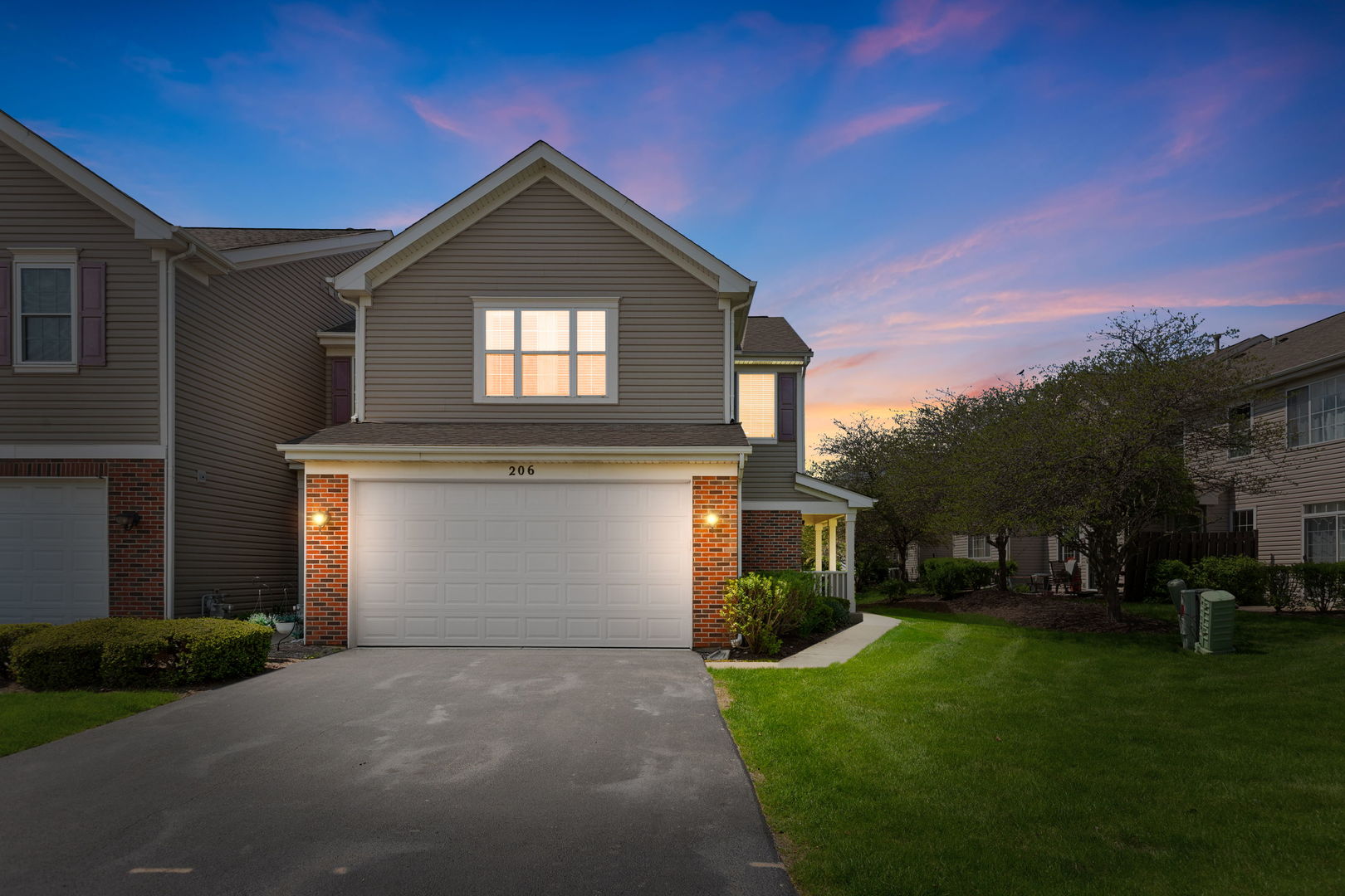 206 Madison Drive #206, Streamwood, IL 60107