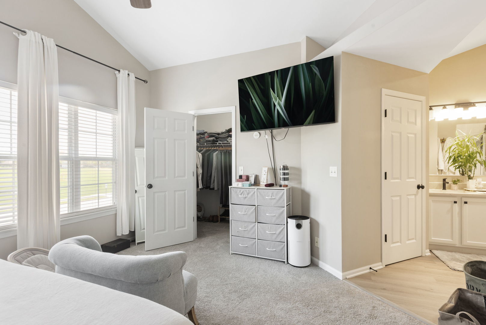 206 Madison Drive #206, Streamwood, IL 60107