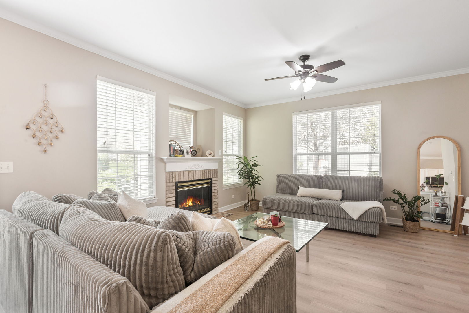 206 Madison Drive #206, Streamwood, IL 60107