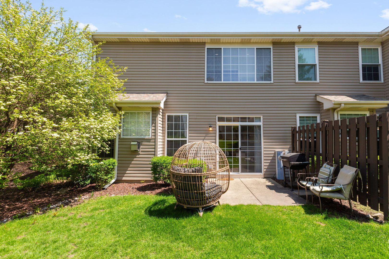 206 Madison Drive #206, Streamwood, IL 60107