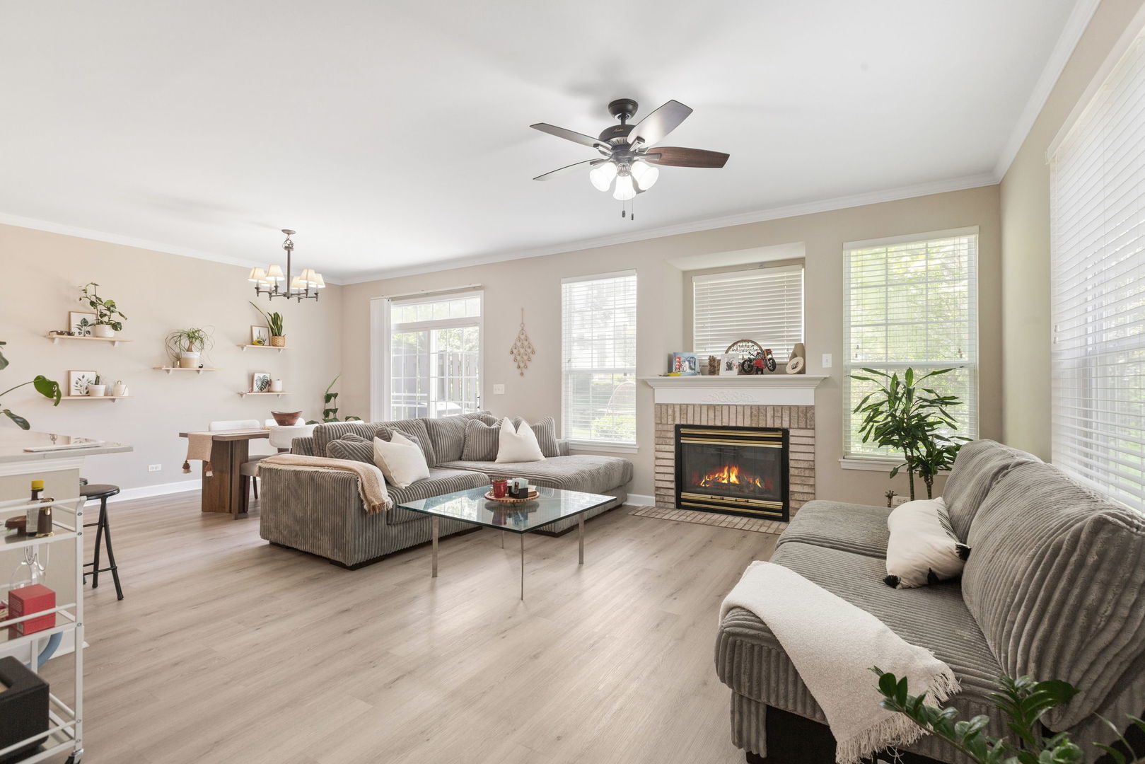 206 Madison Drive #206, Streamwood, IL 60107