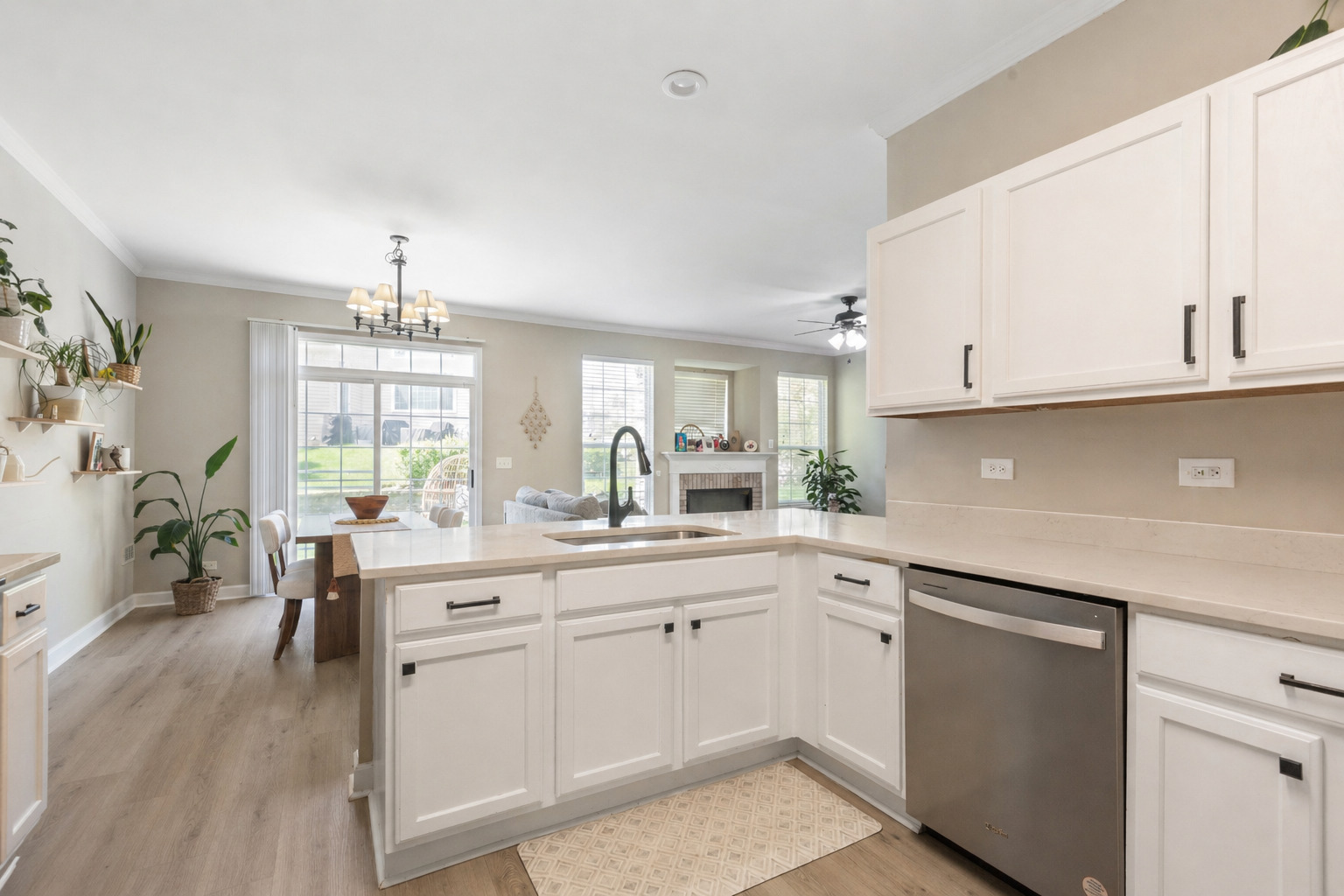 206 Madison Drive #206, Streamwood, IL 60107