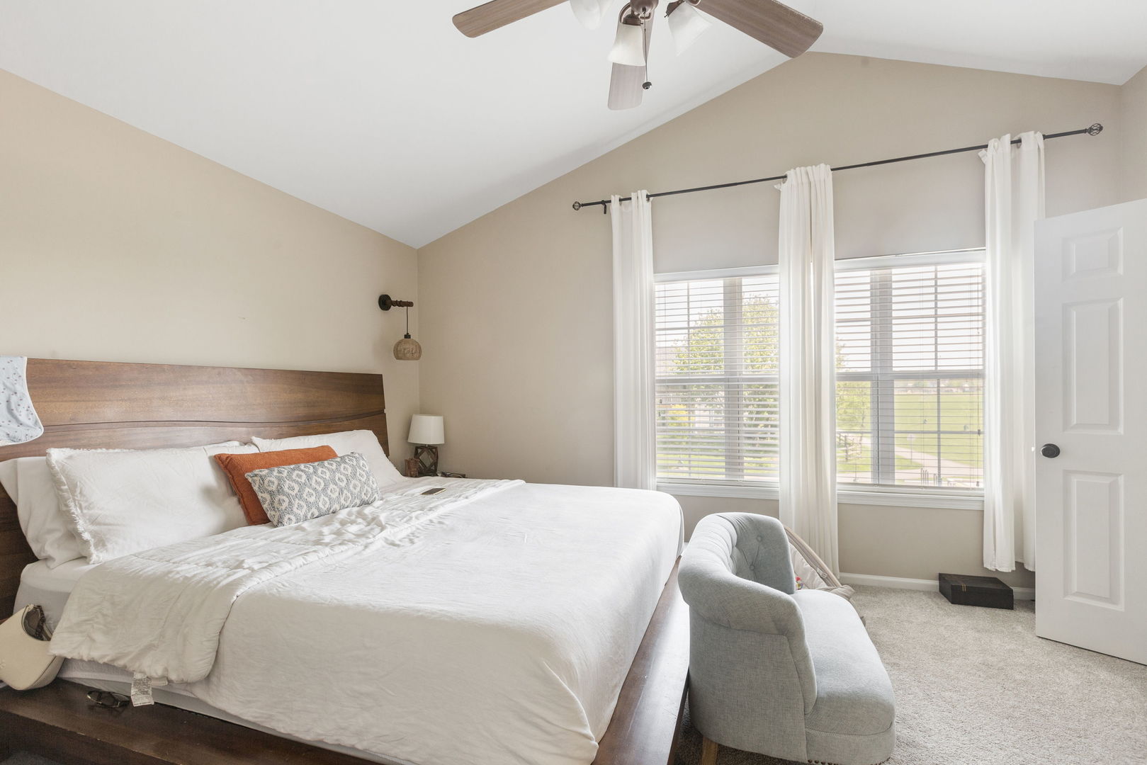 206 Madison Drive #206, Streamwood, IL 60107