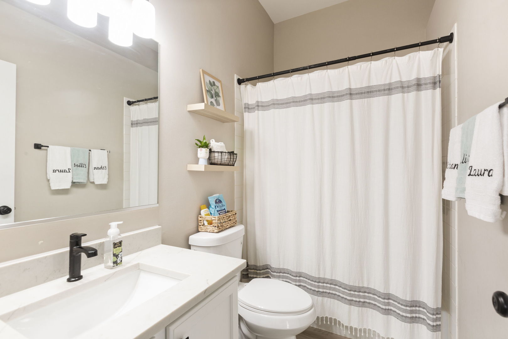 206 Madison Drive #206, Streamwood, IL 60107