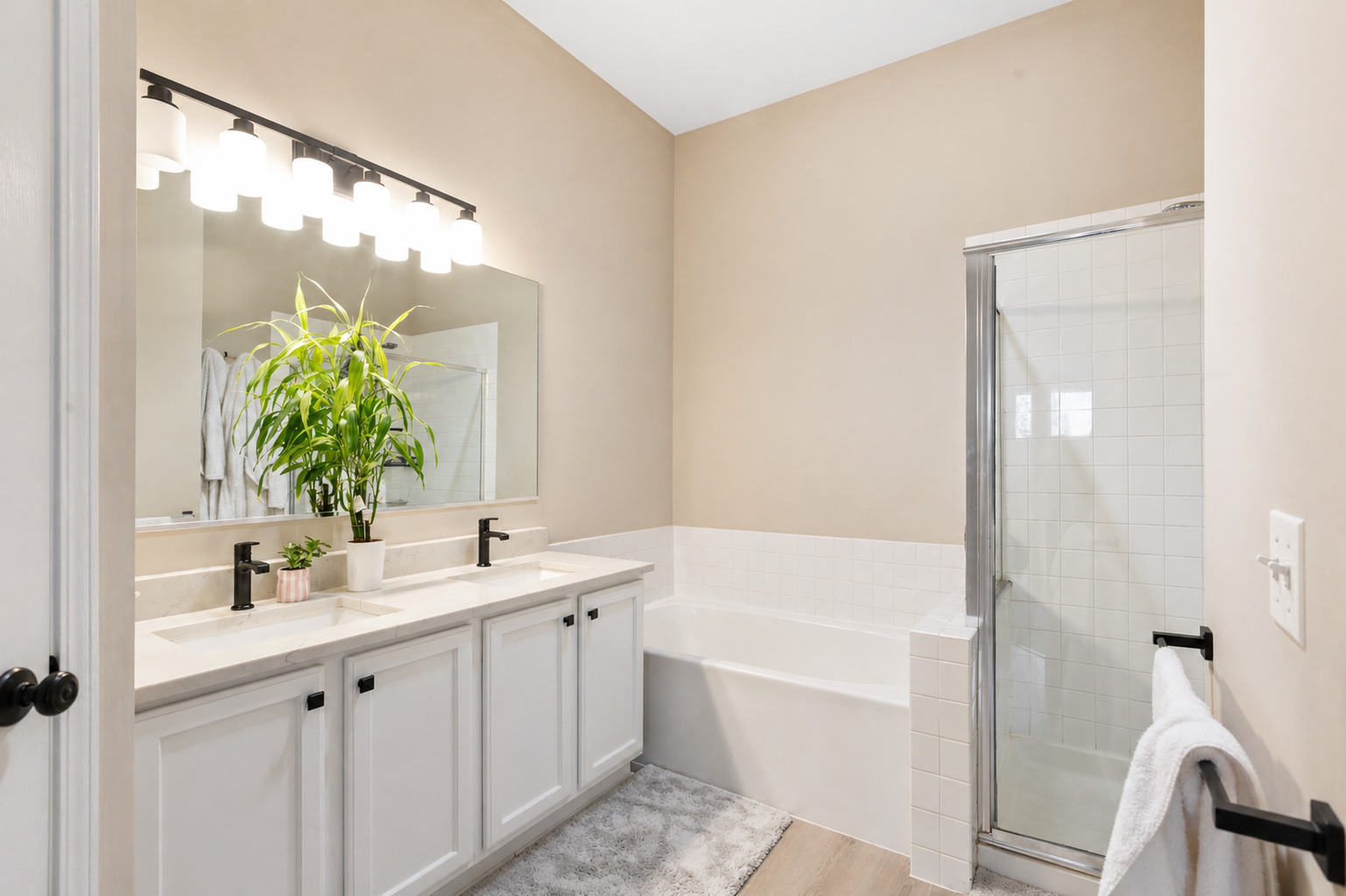 206 Madison Drive #206, Streamwood, IL 60107