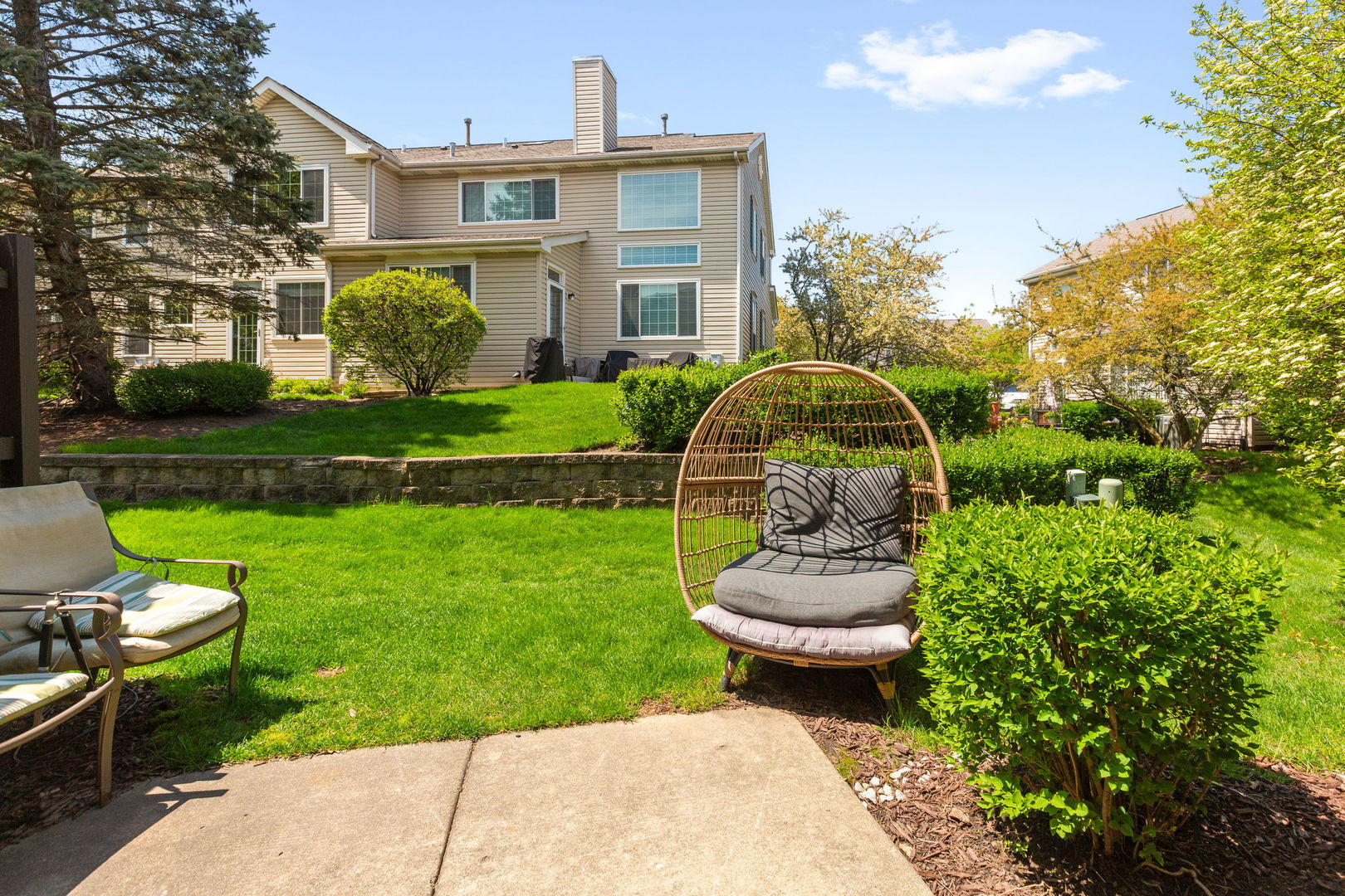 206 Madison Drive #206, Streamwood, IL 60107