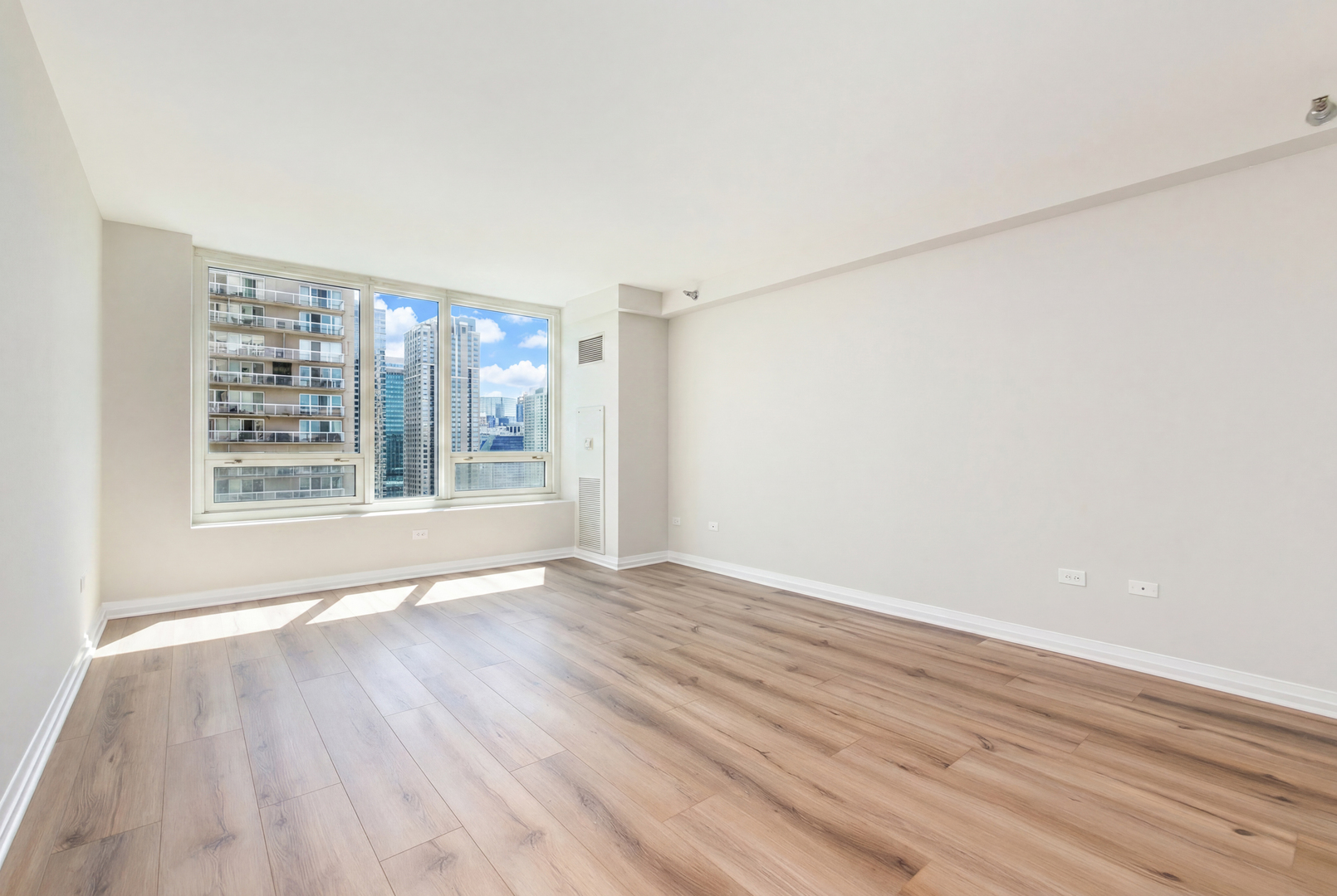 33 W Ontario Street #32E, Chicago, IL 60654