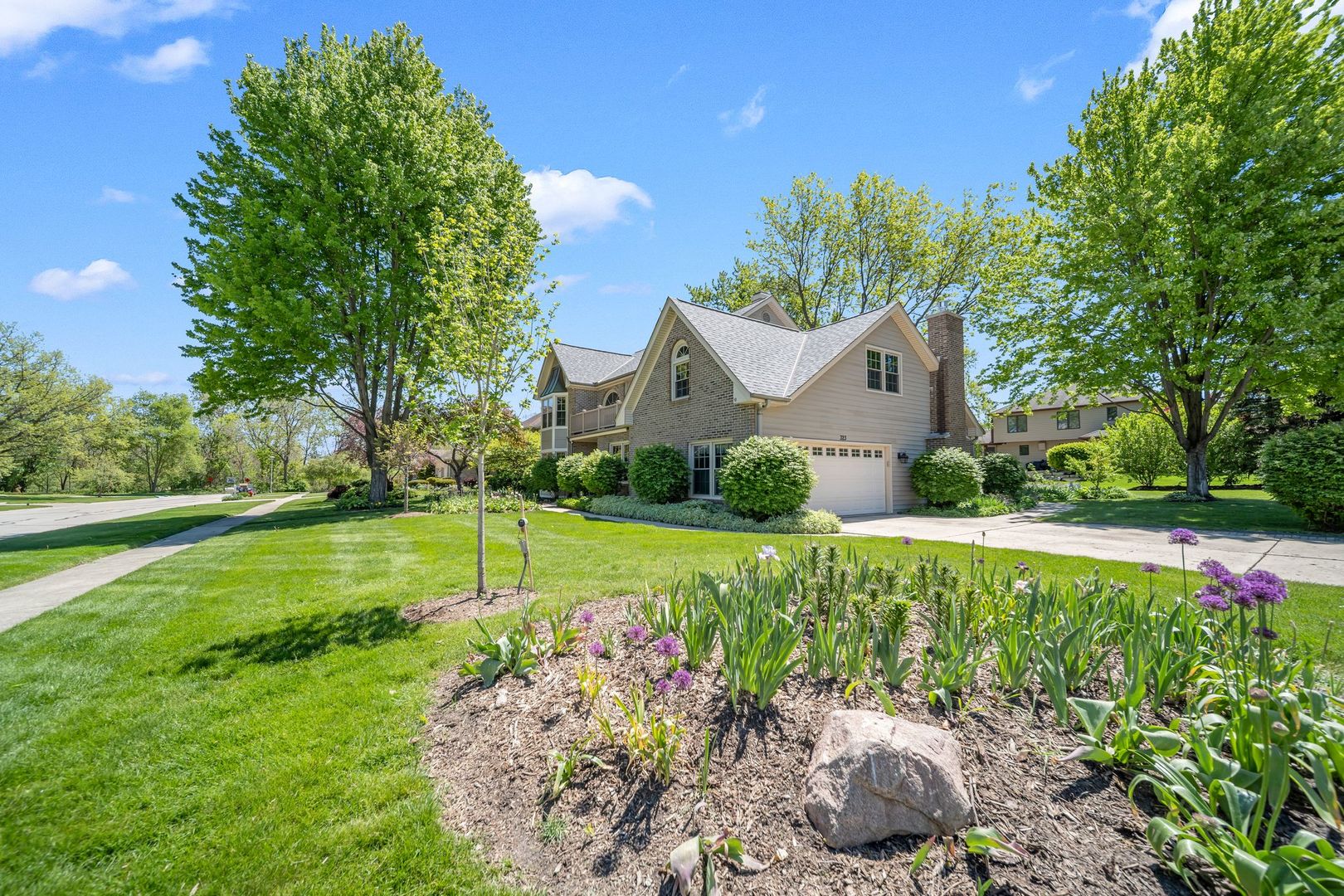 323 Ford Lane, Bartlett, IL 60103