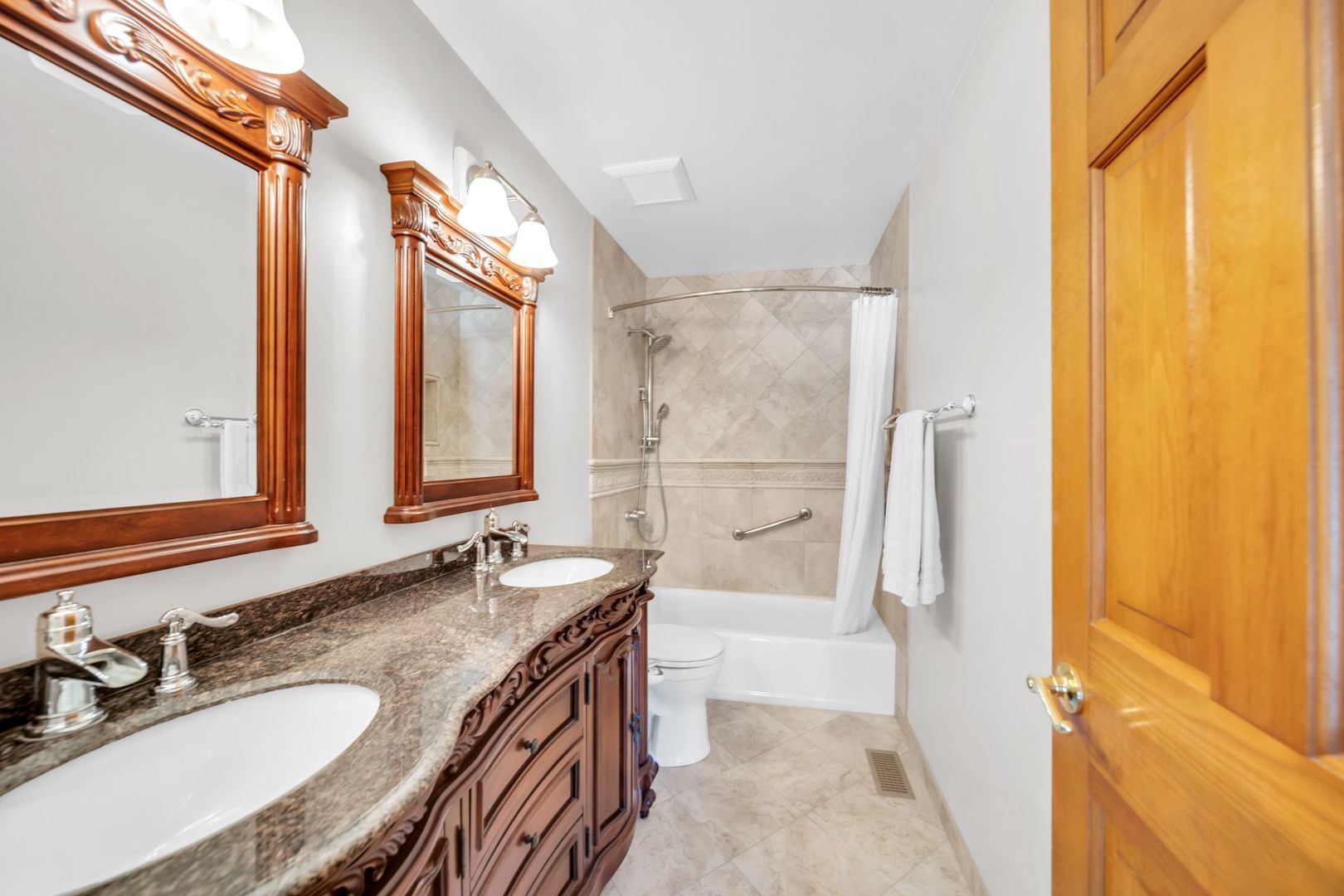 323 Ford Lane, Bartlett, IL 60103