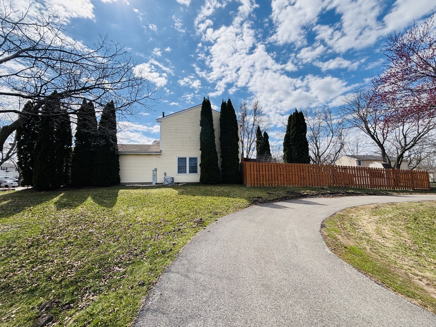 2022 Cardinal Drive, Glendale Heights, IL 60139