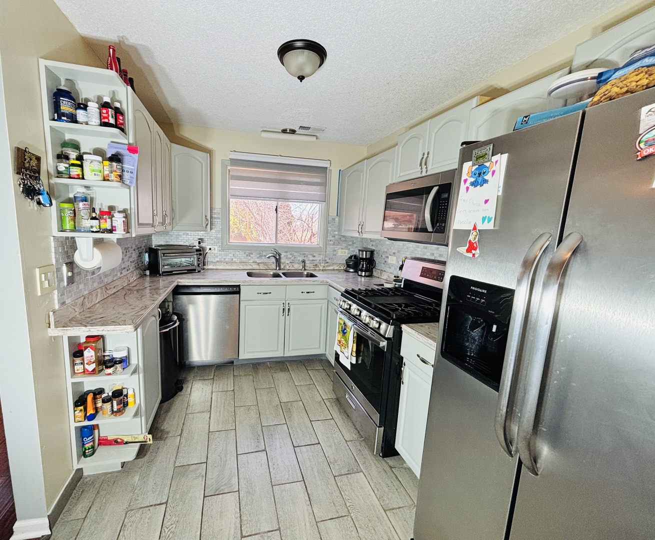 2022 Cardinal Drive, Glendale Heights, IL 60139