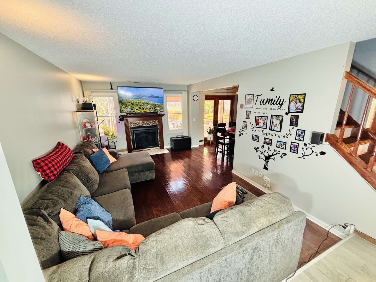 2022 Cardinal Drive, Glendale Heights, IL 60139