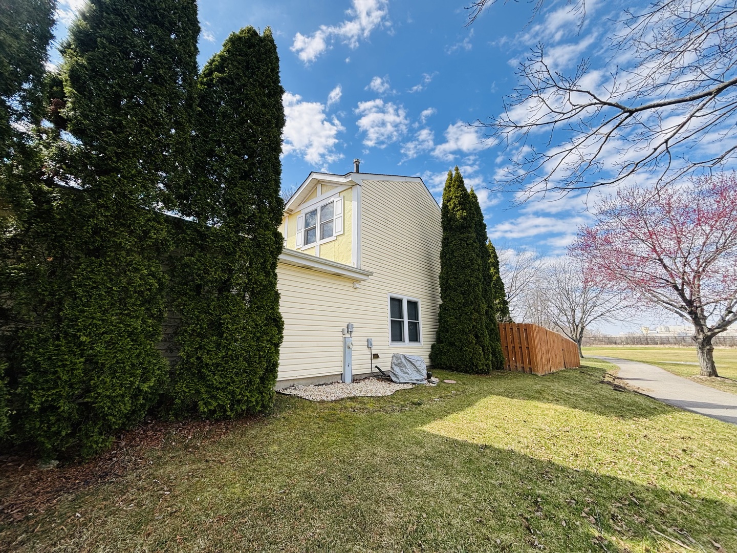 2022 Cardinal Drive, Glendale Heights, IL 60139