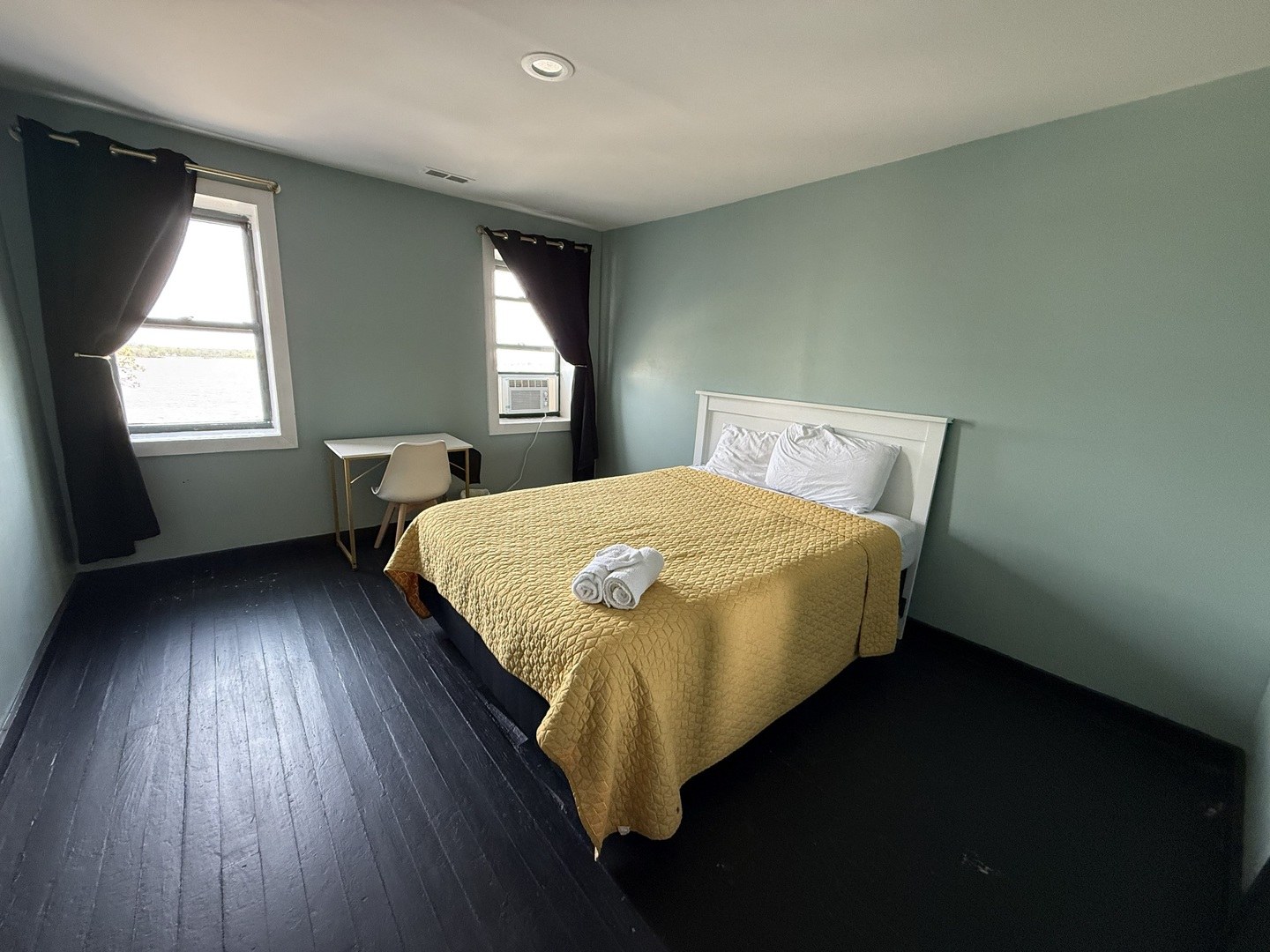 115 Nippersink Road, Fox Lake, IL 60020