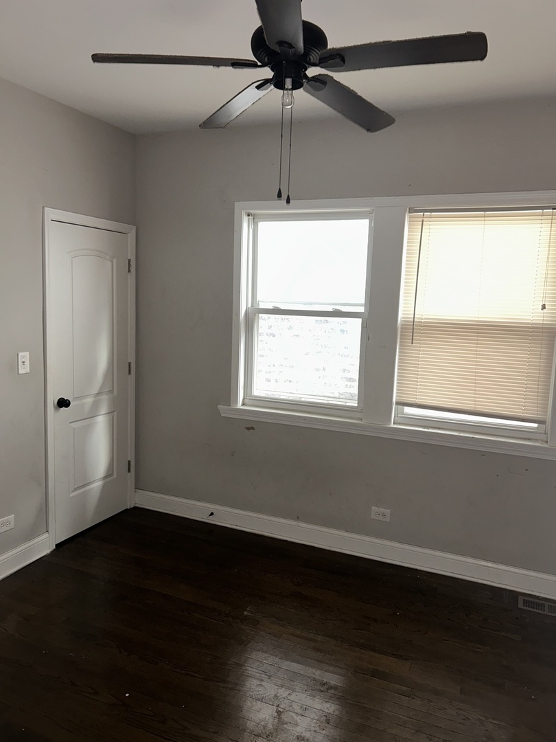 7221 S Bennett Avenue, Chicago, IL 60649