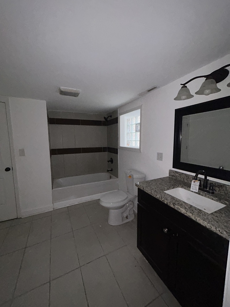 7221 S Bennett Avenue, Chicago, IL 60649