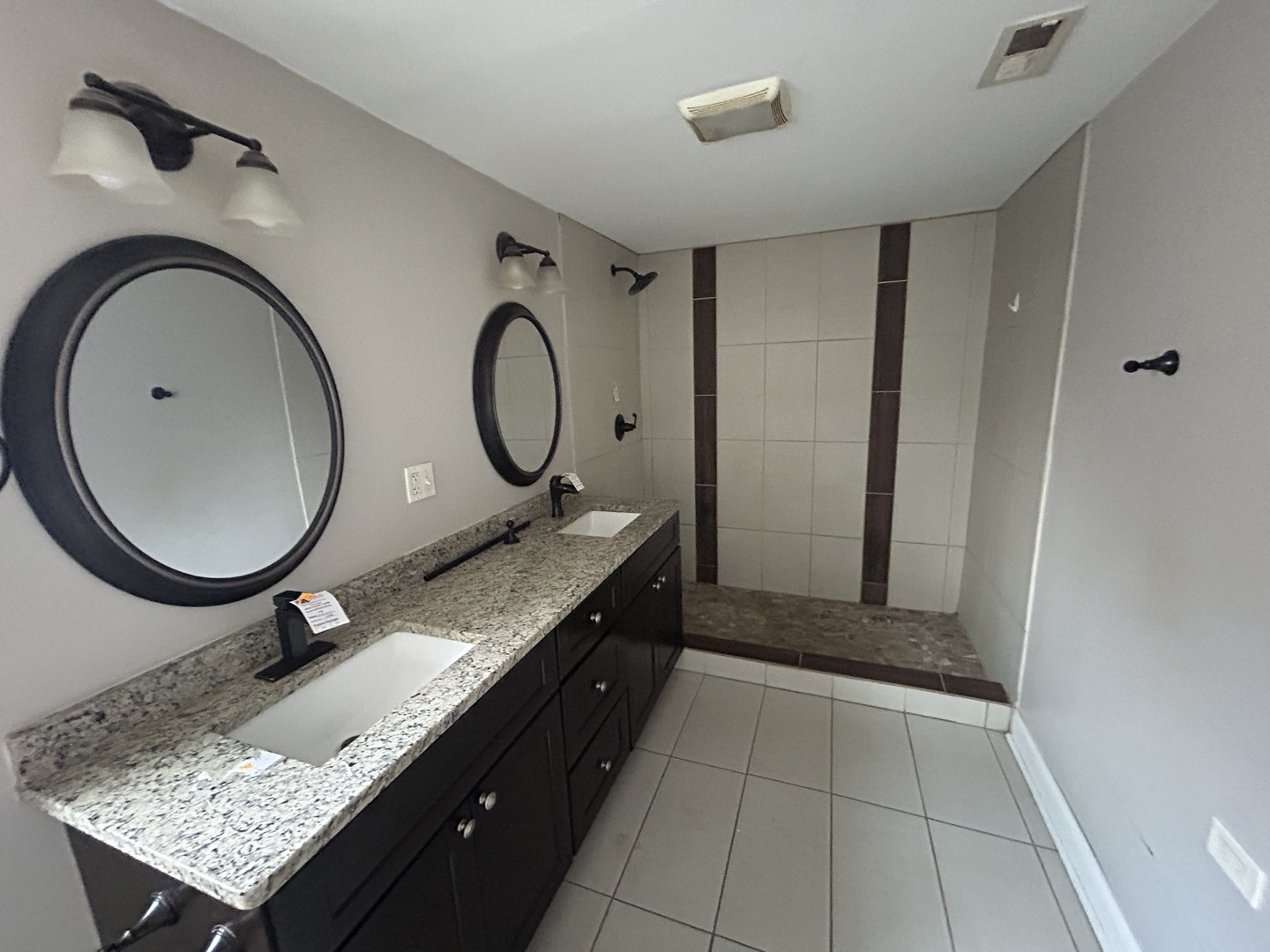 7221 S Bennett Avenue, Chicago, IL 60649