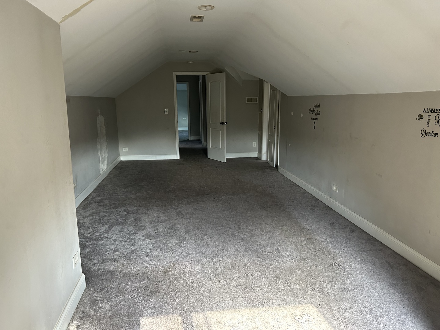 7221 S Bennett Avenue, Chicago, IL 60649