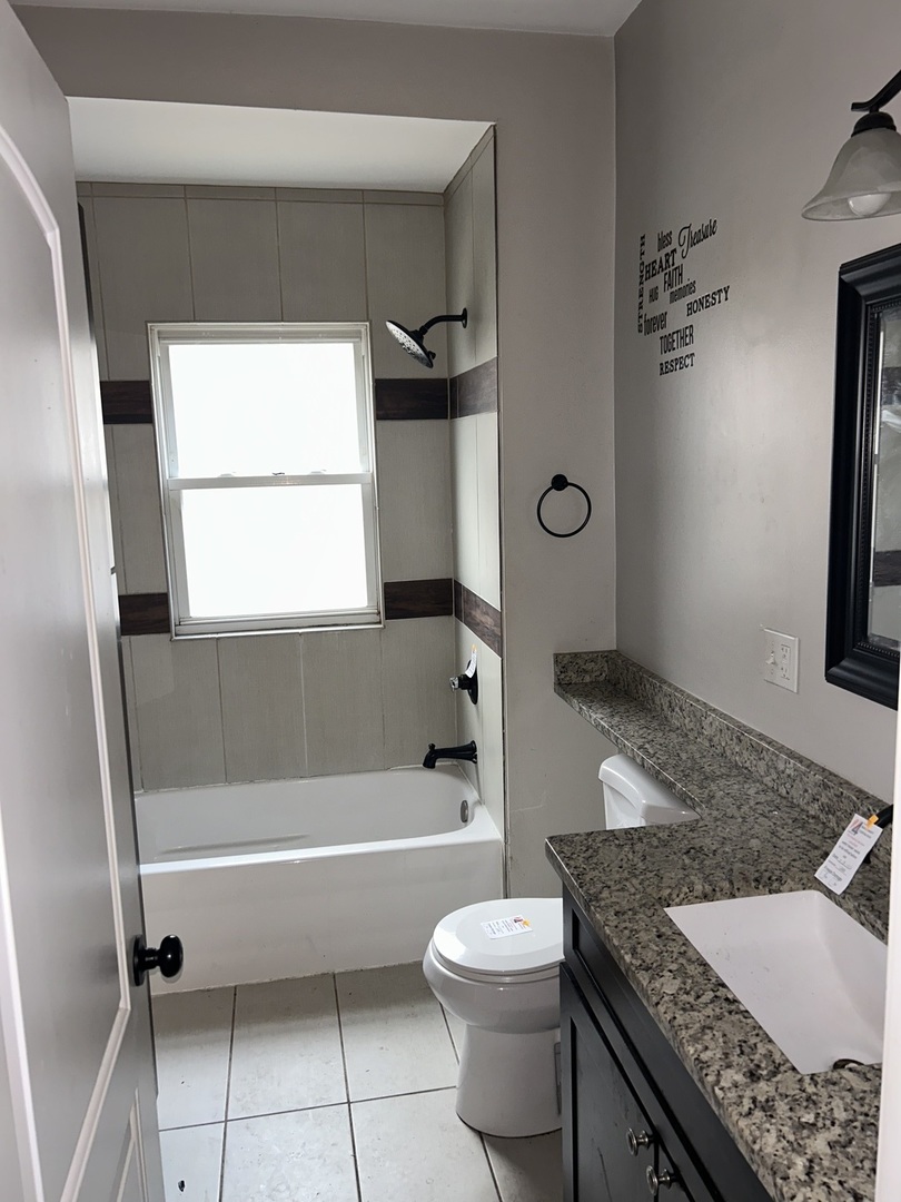 7221 S Bennett Avenue, Chicago, IL 60649