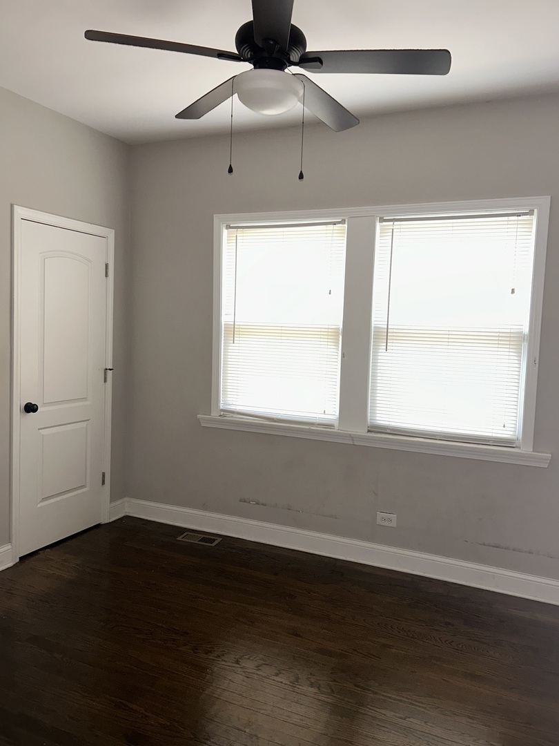 7221 S Bennett Avenue, Chicago, IL 60649