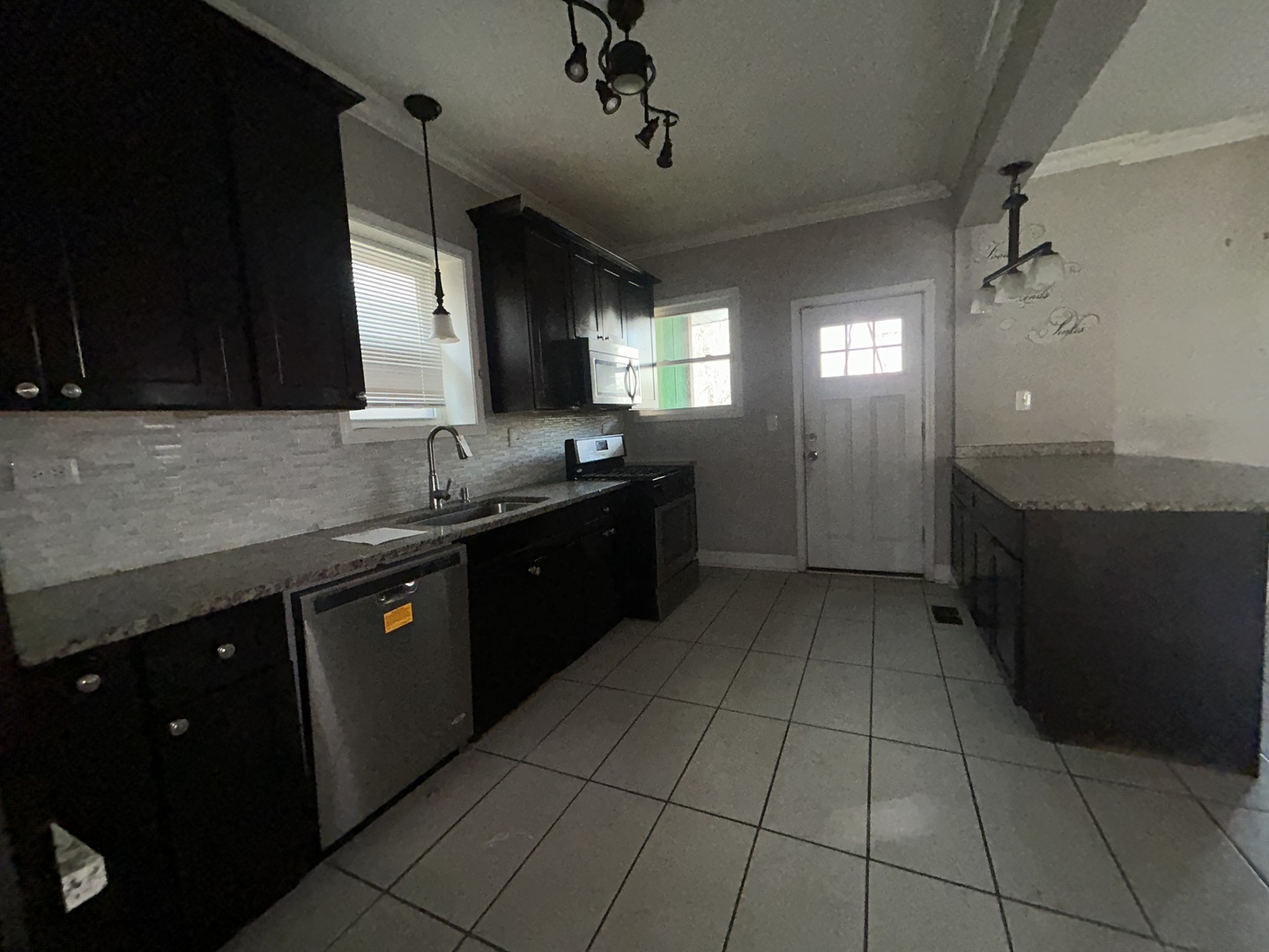 7221 S Bennett Avenue, Chicago, IL 60649