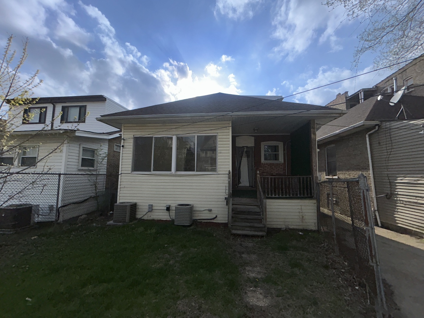 7221 S Bennett Avenue, Chicago, IL 60649