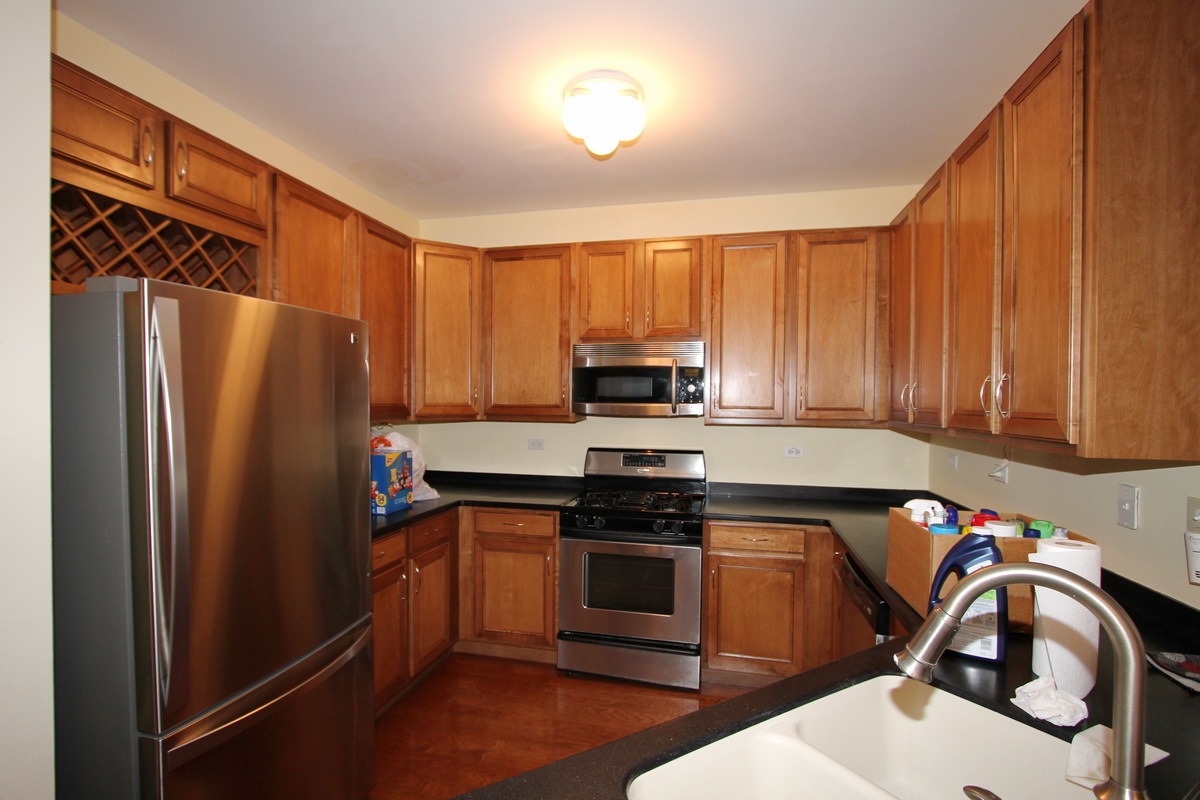 228 Springbrook Trail, Oswego, IL 60543