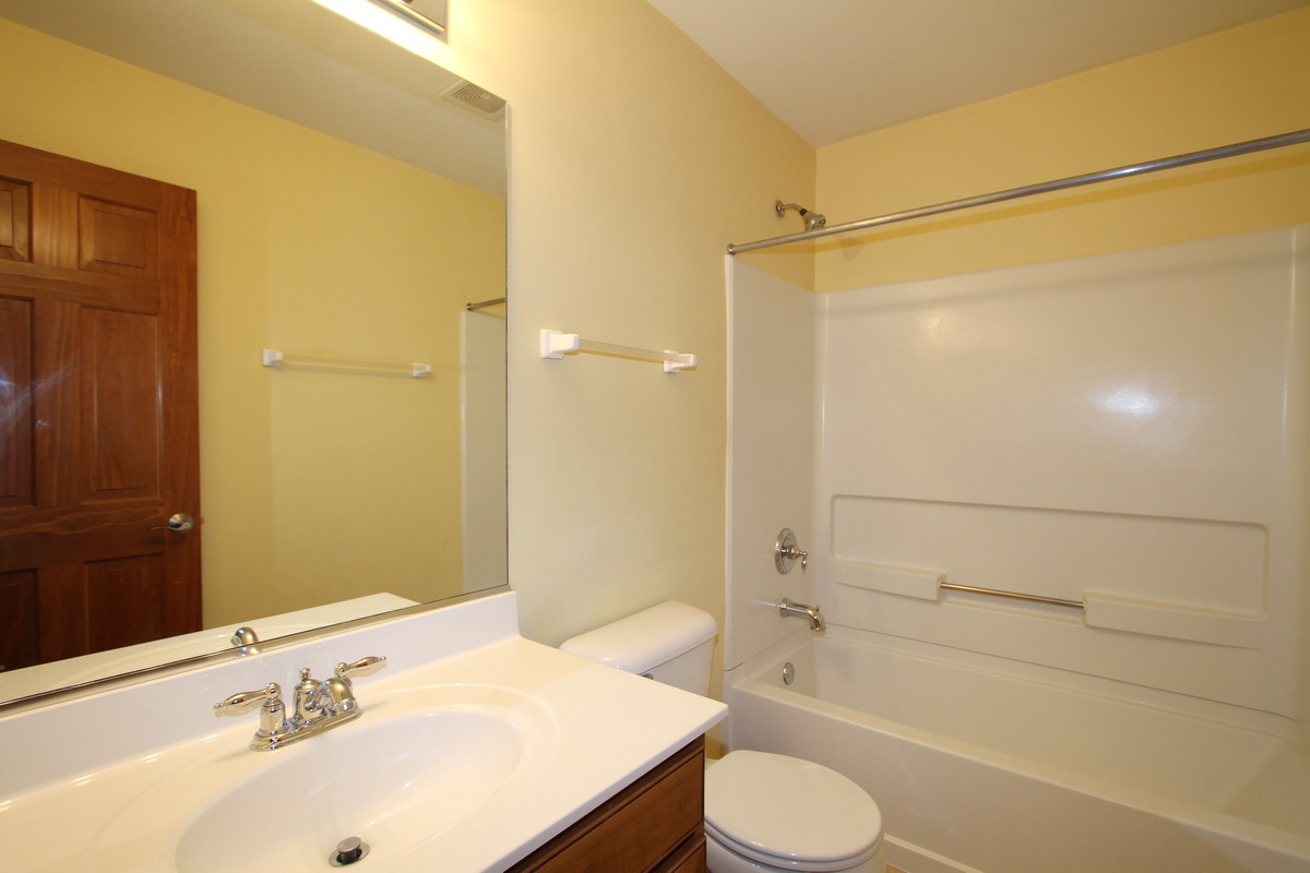 228 Springbrook Trail, Oswego, IL 60543